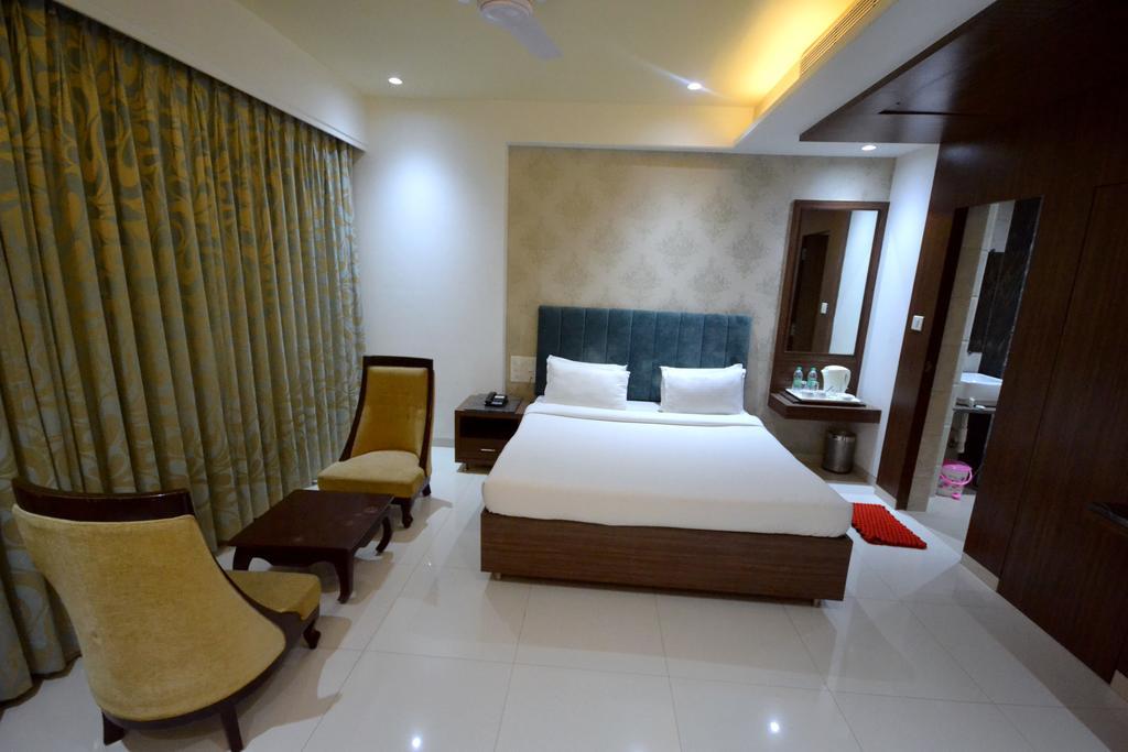 Hotel City Heart Shirdi Eksteriør bilde